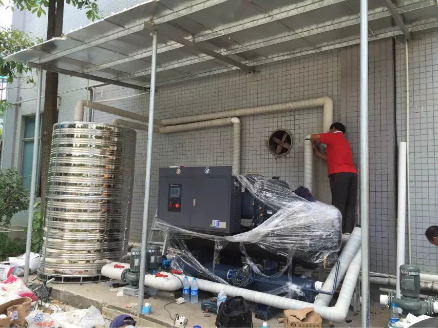屏幕制造專用水冷螺桿式冷水機(jī)